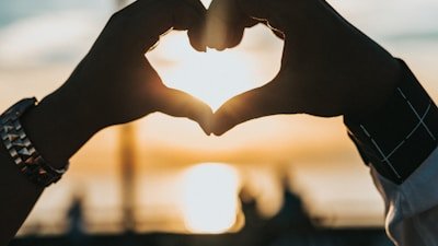 91传媒：网红情侣分手撕逼全记录，男方出轨证据曝光
